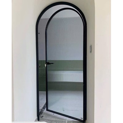 Cửa Slim uốn vòm mở quay 1 cánh kính sóng